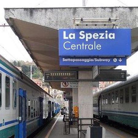 Casa Vacanze Buddy La Tua Base Per Visitare Il Mare Delle Cinque Terre Lägenhet La Spezia Exteriör bild