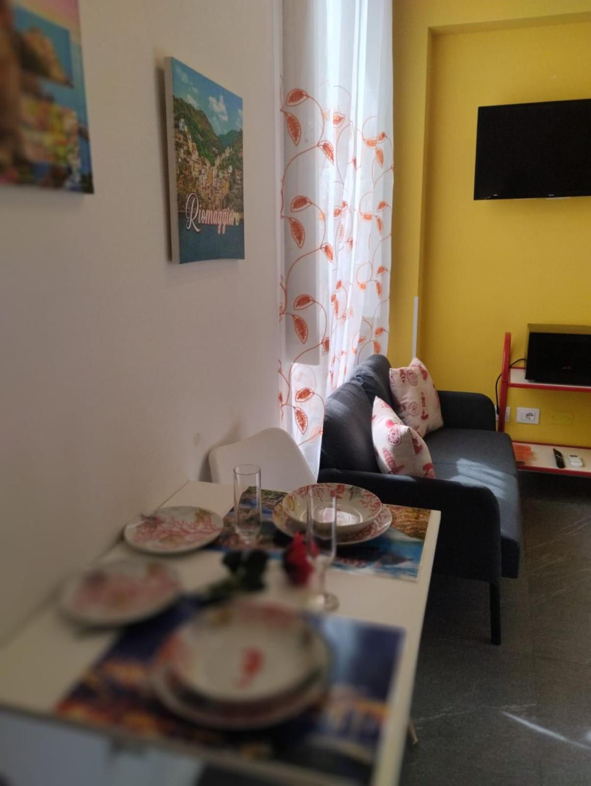 Casa Vacanze Buddy La Tua Base Per Visitare Il Mare Delle Cinque Terre Lägenhet La Spezia Exteriör bild