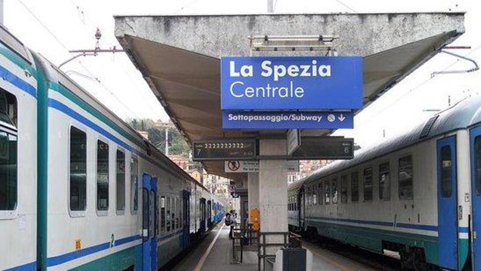 Casa Vacanze Buddy La Tua Base Per Visitare Il Mare Delle Cinque Terre Lägenhet La Spezia Exteriör bild
