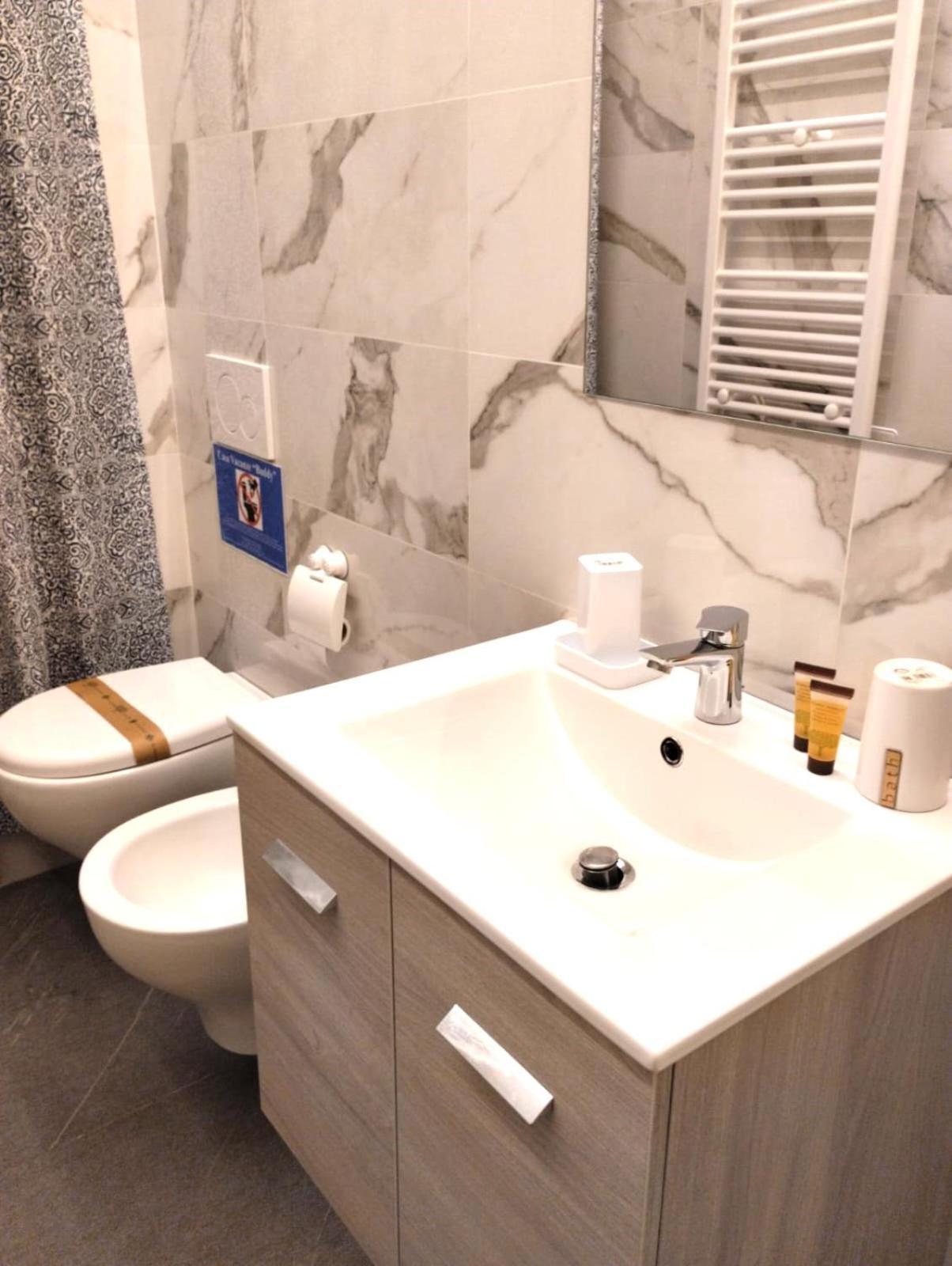 Casa Vacanze Buddy La Tua Base Per Visitare Il Mare Delle Cinque Terre Lägenhet La Spezia Exteriör bild